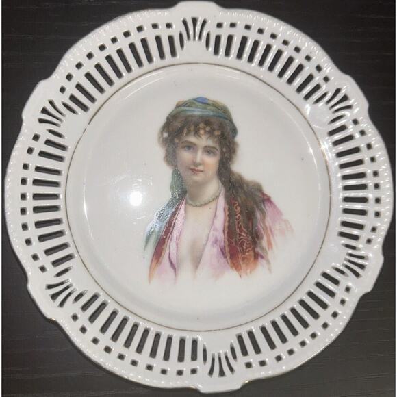 Beautiful RARE *GYPSY WOMEN* Joseph Schachtel made in Germany Porcelain Plate - Picture 3 of 4